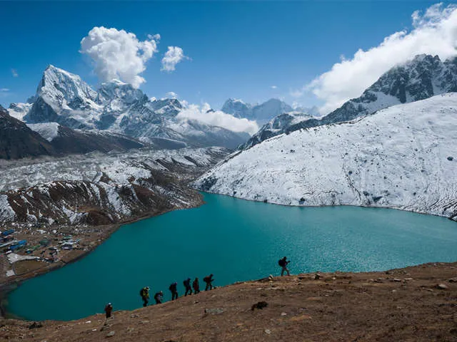 everest-region-with-a-view-of-himalayas-and-gokyo-lake-nepal_640_480